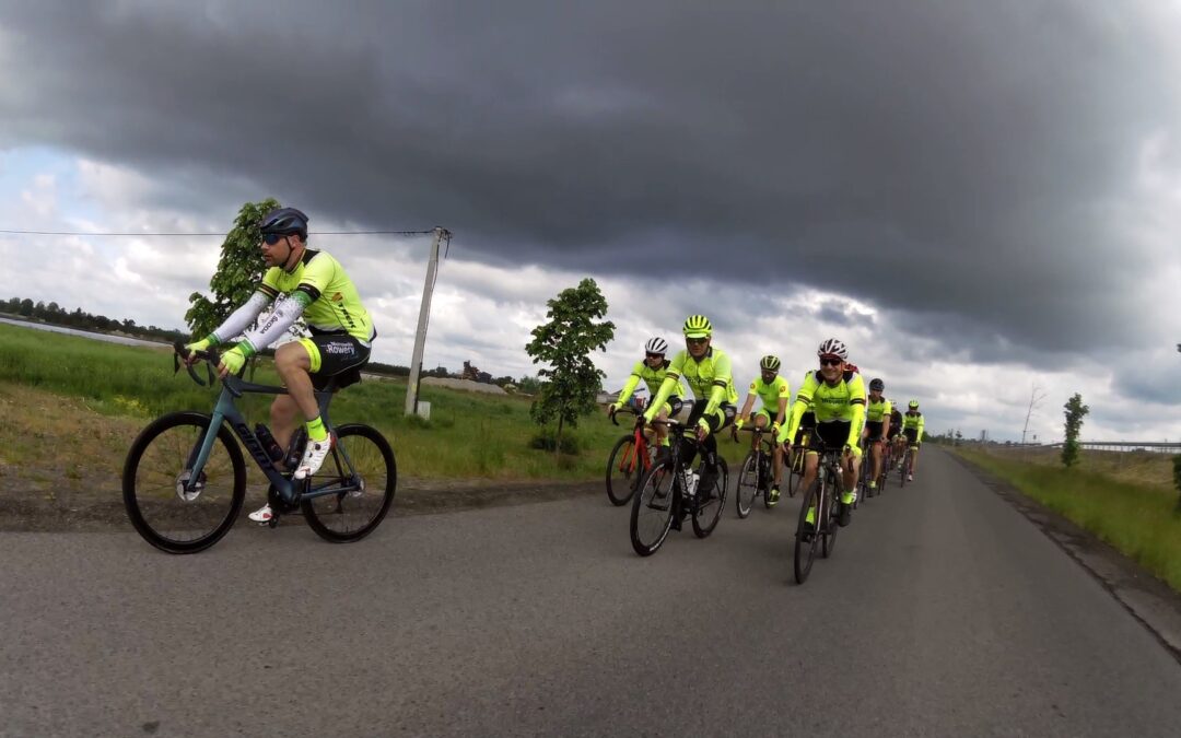130 km pękło w mocnym tempie po dosyć wymagającym terenie